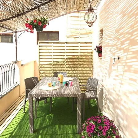 Coeur De Goudargues! 3 Ch, 3 Sdb, Exterieur, Clim Apartment