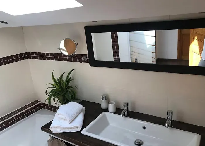Appartement Coeur De Goudargues! 3 Ch, 3 Sdb, Exterieur, Clim Goudargues